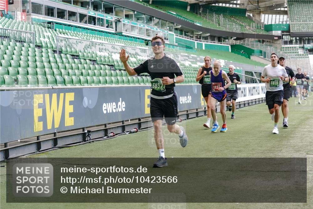 13.09.2026 - 21. swb-Marathon Bremen Michael Burmester http://msf.ph/oto/10423566 13.09.2026 13:00:35 Laufen im Stadion 135, 232, 242, 260, 282, 318, 342, 440, 651, 687, 745, 1080, 1166, 1209, 1368, 1448, 1493, 1494, 1516, 1582, 1650, 1861, 1935, 1963, 2088, 2289, 2293, 2306, 2322, 2370, 2409, 2427, 2481, 2485, 2490, 2491, 2517, 2560, 2561, 2570, 2627, 2658, 2686, 2700, 2708, 2781, 2806, 2899, 2906, 2914, 2953, 2961, 2967, 3015, 3076, 3105, 3124, 3145, 3168, 3173, 3190, 3273, 3354, 3372, 3375, 3385, 3480, 3516, 3524, 3526, 3531, 3642, 3652, 3729, 3774, 3855, 3856, 3861, 3930 meine-sportfotos.de
