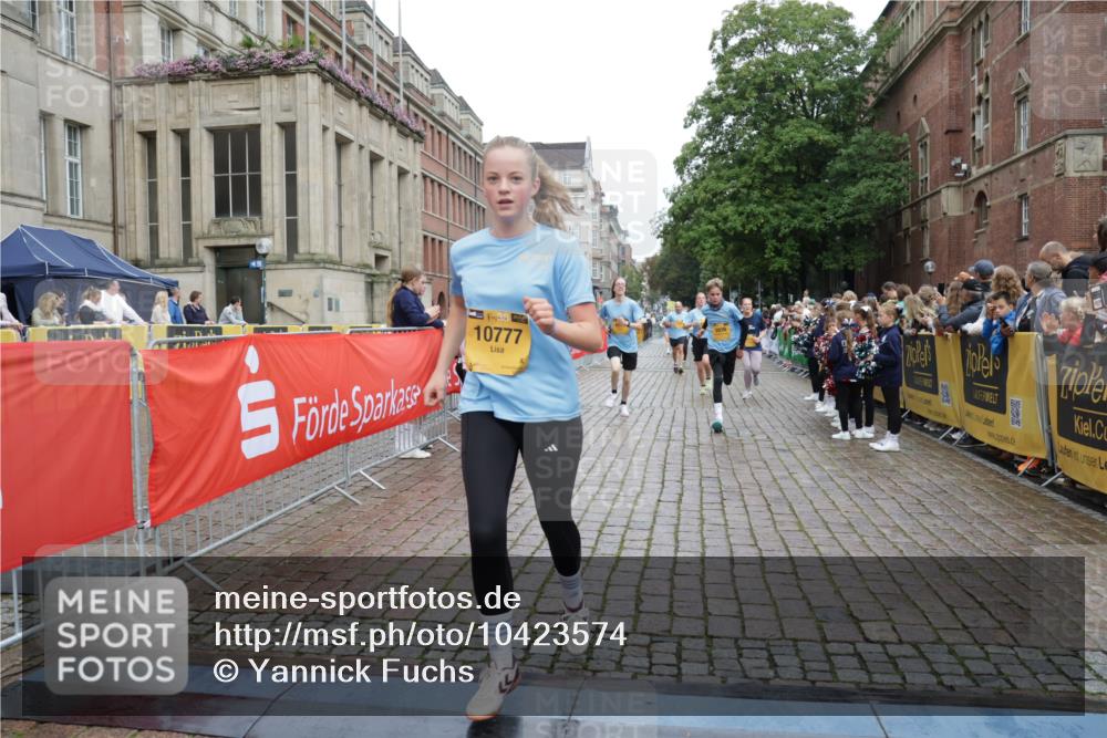 13.09.2026 - Kiel Lauf Yannick Fuchs http://msf.ph/oto/10423574 13.09.2026 09:44:53 Ziel 1224, 2456, 2704, 4118, 5939, 6023, 6135, 7460, 8028, 9986, 10777, 11043, 11046, 11239, 12676, 801, 912, 958, 1053, 1849, 1866, 2045, 2212, 2787, 2868, 3198, 3209, 3688, 4098, 4316, 4573, 4693, 6892, 6895, 7121, 7356, 7430, 7744, 12161, 12218, 12318, 98, 312, 2786, 3138, 3503, 3507, 3517, 3717, 5562, 5672, 6556, 8189, 9760, 10006, 12348, 537, 793, 1053, 2031, 2437, 3688, 4092, 4573, 7753, 12318, 12437 meine-sportfotos.de