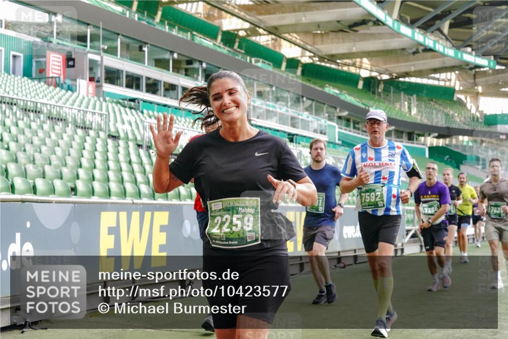 13.09.2026 - 21. swb-Marathon Bremen Michael Burmester http://msf.ph/oto/10423577 13.09.2026 13:23:29 Laufen im Stadion 137, 160, 182, 211, 324, 343, 434, 533, 571, 609, 708, 721, 739, 743, 752, 892, 1157, 1178, 1259, 1273, 1331, 1471, 1597, 1598, 1657, 1669, 1691, 1746, 1788, 1883, 1944, 2213, 2252, 2286, 2290, 2433, 2445, 2465, 2475, 2495, 2503, 2504, 2526, 2571, 2619, 2632, 2685, 2711, 2768, 2776, 2936, 2968, 3252, 3282, 3288, 3289, 3292, 3312, 3347, 3351, 3364, 3395, 3423, 3447, 3505, 3530, 3559, 3682, 3727, 3770, 3784, 3819, 4020, 4054, 4231, 4406, 4407, 4431, 4466, 4467, 4584, 1506 meine-sportfotos.de
