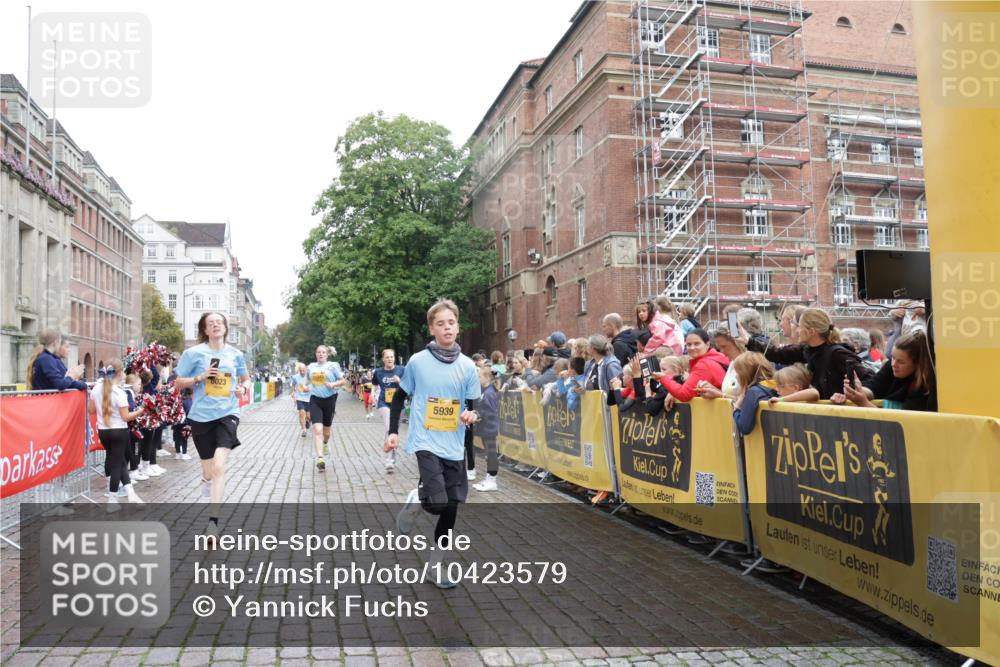 13.09.2026 - Kiel Lauf Yannick Fuchs http://msf.ph/oto/10423579 13.09.2026 09:44:54 Ziel 1224, 2456, 2704, 4118, 5562, 5939, 6023, 6135, 7460, 8028, 9986, 10777, 11043, 11046, 11239, 12676, 801, 912, 958, 1053, 1849, 1866, 2045, 2212, 2787, 2868, 3198, 3209, 3688, 4098, 4316, 4573, 4693, 6892, 6895, 7121, 7356, 7430, 7744, 9986, 12161, 12218, 12318, 98, 312, 2786, 3138, 3479, 3503, 3507, 3517, 3717, 5672, 6097, 6098, 6556, 8189, 9760, 10006, 12348, 12351, 537, 793, 1053, 2031, 2437, 3688, 4573, 12318, 12437 meine-sportfotos.de