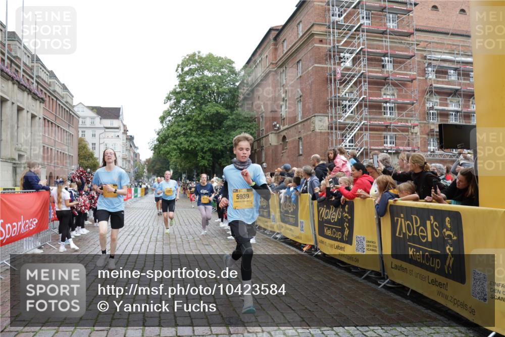 13.09.2026 - Kiel Lauf Yannick Fuchs http://msf.ph/oto/10423584 13.09.2026 09:44:54 Ziel 1224, 2456, 2704, 4118, 5562, 5939, 6023, 6135, 7460, 8028, 9986, 10777, 11043, 11046, 11239, 12676, 801, 912, 958, 1053, 1849, 1866, 2045, 2212, 2787, 2868, 3198, 3209, 3688, 4098, 4316, 4573, 4693, 6892, 6895, 7121, 7356, 7430, 7744, 9986, 12161, 12218, 12318, 98, 312, 2786, 3138, 3479, 3503, 3507, 3517, 3717, 5672, 6097, 6098, 6556, 8189, 9760, 10006, 12348, 12351, 537, 793, 1053, 2031, 2437, 3688, 4573, 12318, 12437 meine-sportfotos.de