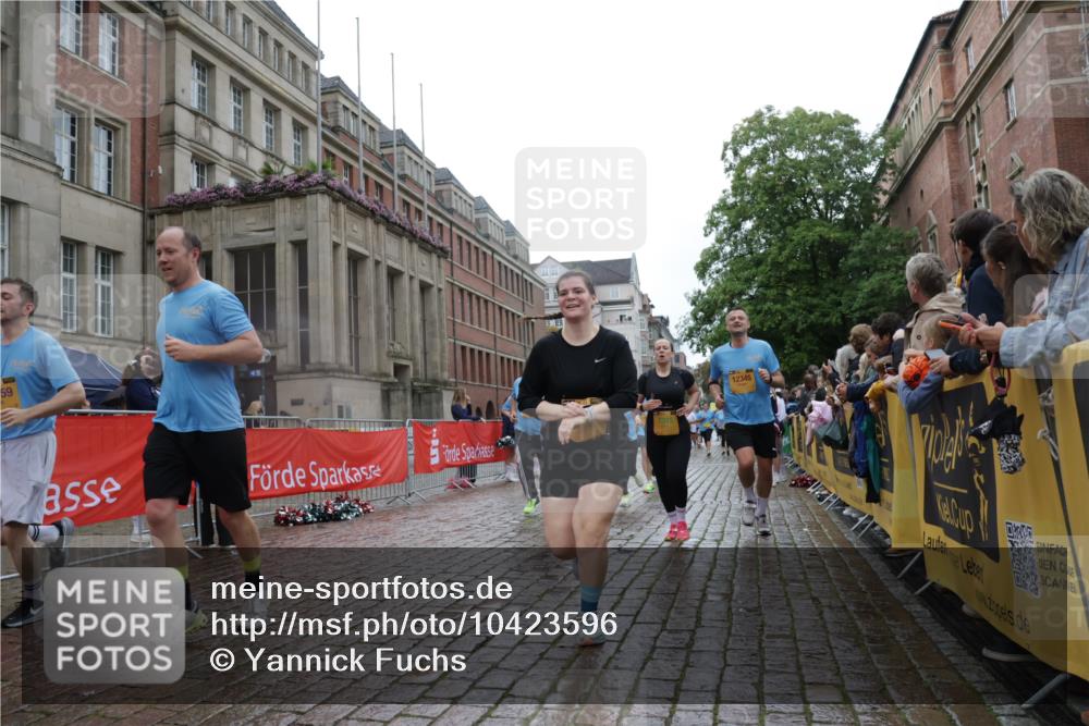 13.09.2026 - Kiel Lauf Yannick Fuchs http://msf.ph/oto/10423596 13.09.2026 10:58:59 Ziel 724, 788, 1085, 1094, 1729, 1990, 2265, 2557, 2559, 2862, 3943, 3944, 7757, 8059, 8188, 8348, 9306, 9313, 9387, 10167, 10551, 10654, 10655, 10969, 11087, 11585, 12223, 12520, 12694, 79, 91, 971, 1521, 1978, 2156, 2307, 2461, 2473, 2896, 2965, 2994, 3235, 3237, 3559, 3833, 4395, 4456, 5775, 6497, 6906, 7315, 7367, 7738, 7856, 7888, 8004, 8059, 8348, 8381, 8752, 8841, 9132, 9417, 9809, 9937, 10135, 10503, 10878, 11023, 11699, 12659, 12672, 1825, 2385, 2639, 3480 meine-sportfotos.de