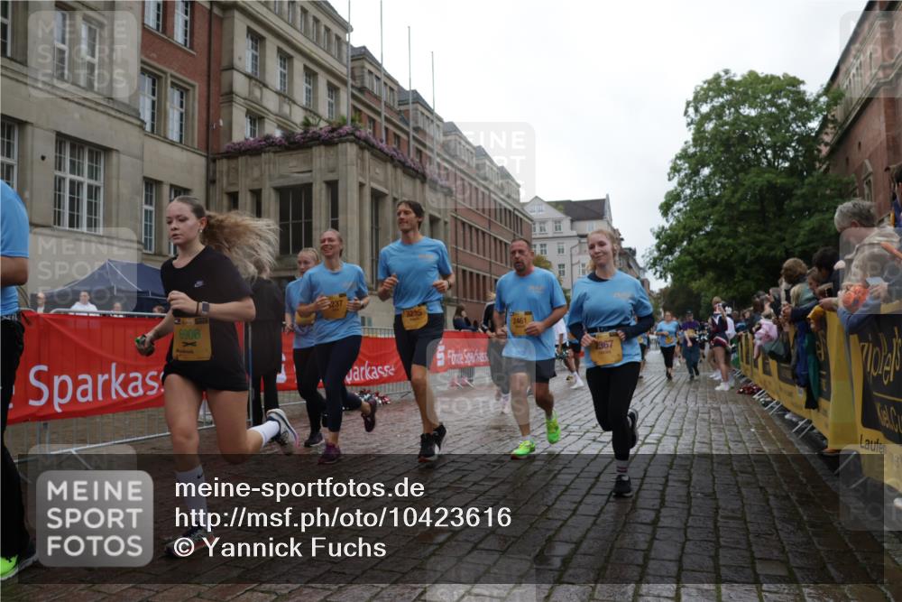 13.09.2026 - Kiel Lauf Yannick Fuchs http://msf.ph/oto/10423616 13.09.2026 10:59:02 Ziel 724, 788, 1085, 1094, 1729, 1990, 2265, 2557, 2862, 3332, 4192, 4609, 7757, 8188, 9306, 9313, 10167, 10551, 10654, 10655, 11585, 12223, 12520, 79, 971, 1521, 2156, 2307, 2461, 2473, 2559, 2896, 2965, 2994, 3235, 3237, 3943, 3944, 4395, 4456, 5775, 6497, 6906, 7367, 7738, 7888, 8004, 8059, 8348, 8381, 8752, 8841, 9132, 9306, 9387, 9417, 9937, 10135, 10878, 10969, 11087, 11699, 12659, 12672, 1825, 2385, 2639, 3480, 4342, 5891, 7066, 7734 meine-sportfotos.de