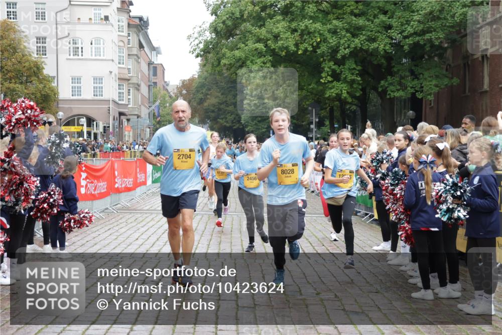 13.09.2026 - Kiel Lauf Yannick Fuchs http://msf.ph/oto/10423624 13.09.2026 09:44:57 Ziel 2456, 2704, 3138, 3717, 4118, 5562, 5939, 6023, 6135, 8028, 8189, 10777, 11043, 11239, 12676, 801, 912, 958, 1224, 1849, 1866, 2045, 2212, 2787, 2868, 3198, 3209, 4098, 4316, 4693, 6892, 6895, 7121, 7356, 7430, 7460, 7744, 9986, 11046, 12161, 12218, 98, 312, 2282, 2786, 3479, 3503, 3507, 3517, 4606, 5400, 5672, 6097, 6098, 6556, 9425, 9760, 9897, 10006, 12348, 12351, 537, 801, 1053, 2031, 2437, 2868, 3688, 4573, 7744, 12318, 12437 meine-sportfotos.de
