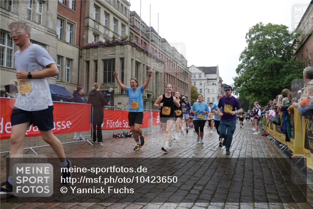 13.09.2026 - Kiel Lauf Yannick Fuchs http://msf.ph/oto/10423650 13.09.2026 10:59:05 Ziel 724, 788, 1085, 1094, 1990, 2265, 2557, 2862, 3332, 3480, 4192, 4609, 5188, 7757, 8188, 10167, 10255, 10551, 10654, 10655, 11126, 11585, 12520, 79, 1521, 1729, 2156, 2265, 2307, 2461, 2473, 2559, 2896, 2965, 2994, 3943, 3944, 4395, 4456, 5775, 6497, 7738, 7888, 8004, 8059, 8348, 8381, 8752, 8841, 9132, 9306, 9313, 9387, 9417, 10135, 10969, 11087, 11699, 12223, 12520, 12659, 12672, 1825, 2385, 2639, 2828, 4342, 5891, 5987, 6693, 7066, 7112, 7734 meine-sportfotos.de