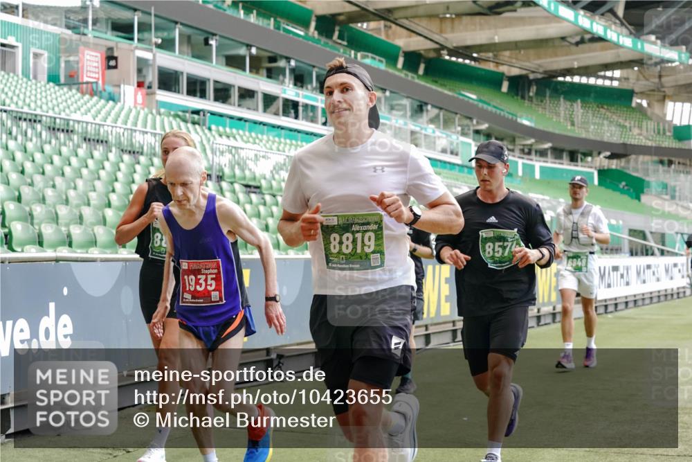 13.09.2026 - 21. swb-Marathon Bremen Michael Burmester http://msf.ph/oto/10423655 13.09.2026 13:00:38 Laufen im Stadion 135, 232, 242, 260, 282, 318, 342, 440, 651, 687, 745, 1080, 1166, 1209, 1368, 1448, 1493, 1494, 1516, 1582, 1650, 1861, 1935, 1963, 2088, 2289, 2293, 2306, 2322, 2370, 2409, 2427, 2481, 2485, 2490, 2491, 2517, 2560, 2561, 2570, 2627, 2658, 2686, 2700, 2708, 2781, 2806, 2899, 2906, 2914, 2953, 2961, 2967, 3015, 3076, 3105, 3124, 3145, 3168, 3173, 3190, 3273, 3354, 3372, 3374, 3375, 3385, 3480, 3524, 3526, 3531, 3642, 3652, 3729, 3774, 3855, 3856, 3861, 3930 meine-sportfotos.de