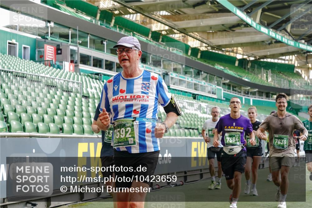 13.09.2026 - 21. swb-Marathon Bremen Michael Burmester http://msf.ph/oto/10423659 13.09.2026 13:23:30 Laufen im Stadion 137, 160, 182, 211, 324, 343, 434, 533, 571, 609, 708, 721, 739, 743, 752, 892, 1157, 1178, 1259, 1273, 1331, 1471, 1597, 1598, 1657, 1669, 1691, 1746, 1788, 1883, 1944, 2213, 2252, 2286, 2290, 2433, 2445, 2465, 2475, 2483, 2495, 2503, 2504, 2526, 2571, 2619, 2632, 2685, 2711, 2768, 2776, 2936, 2968, 3252, 3282, 3288, 3289, 3292, 3312, 3347, 3351, 3364, 3395, 3423, 3447, 3505, 3530, 3559, 3682, 3727, 3770, 3784, 3819, 4020, 4054, 4231, 4406, 4407, 4431, 4466, 4467, 4584, 1506 meine-sportfotos.de