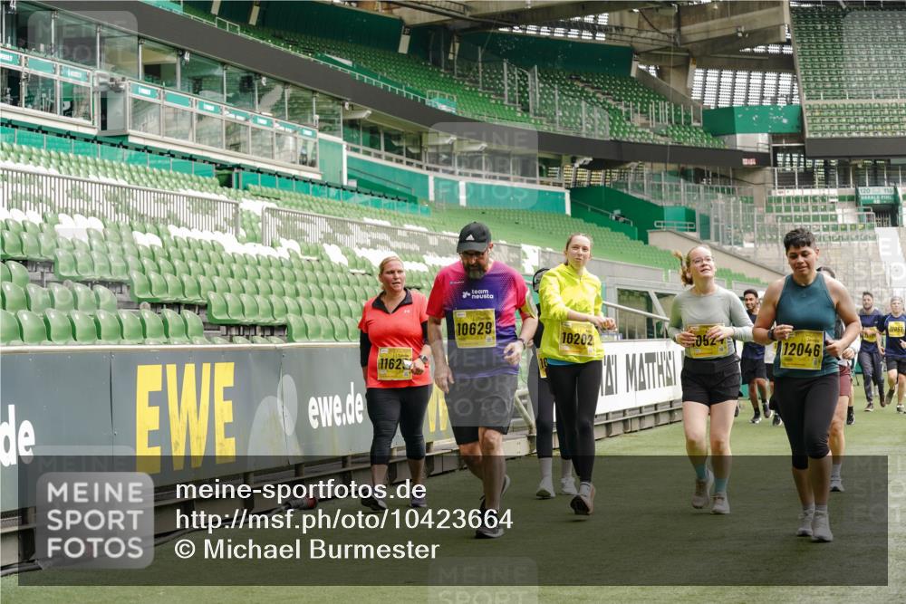 13.09.2026 - 21. swb-Marathon Bremen Michael Burmester http://msf.ph/oto/10423664 13.09.2026 10:46:36 Laufen im Stadion 10137, 10161, 10194, 10202, 10242, 10344, 10349, 10430, 10472, 10524, 10535, 10600, 10651, 10895, 10933, 10970, 11050, 11181, 11200, 11244, 11296, 11309, 11367, 11457, 11529, 11530, 11546, 11573, 11574, 11579, 11639, 11675, 11709, 11760, 11821, 12089, 12153, 12177, 12178, 12211, 12224, 12285, 12316, 12317, 12374, 12422, 12462, 12539, 10002, 10004, 10005, 10148, 10271, 10303, 10325, 10330, 10335, 10361, 10362, 10459, 10513, 10756, 10779, 10882, 10997 meine-sportfotos.de