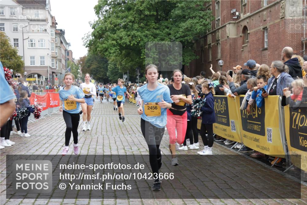 13.09.2026 - Kiel Lauf Yannick Fuchs http://msf.ph/oto/10423666 13.09.2026 09:45:00 Ziel 98, 2456, 2704, 3138, 3517, 3717, 4118, 5562, 5939, 6023, 6135, 8028, 8189, 10777, 11043, 12676, 801, 912, 958, 1224, 1849, 1866, 2045, 2212, 2787, 2868, 3198, 3209, 4098, 4316, 4693, 6892, 6895, 7121, 7356, 7430, 7460, 9986, 10777, 11046, 11239, 12161, 12218, 312, 2282, 2786, 3479, 3503, 3507, 4606, 5400, 5672, 6097, 6098, 6556, 8854, 9425, 9760, 9897, 10006, 12348, 12351, 801, 958, 1053, 1849, 2868, 3688, 4098, 4573, 7744, 12318 meine-sportfotos.de