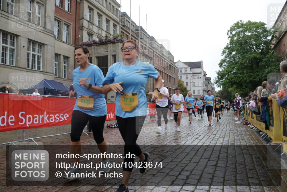 13.09.2026 - Kiel Lauf Yannick Fuchs http://msf.ph/oto/10423674 13.09.2026 10:59:08 Ziel 724, 2557, 2862, 3332, 3480, 4192, 4609, 5188, 5836, 7417, 8188, 9405, 10167, 10255, 10551, 10654, 10655, 11126, 11585, 79, 788, 1085, 1094, 1521, 1729, 1990, 2156, 2265, 2307, 2473, 2559, 2896, 2994, 3943, 3944, 4395, 6497, 7738, 7757, 7888, 8004, 8059, 8348, 8381, 8841, 9132, 9306, 9313, 9387, 9417, 10969, 11087, 11699, 12223, 12520, 12659, 12672, 1825, 1835, 2385, 2394, 2639, 2771, 2828, 4342, 5891, 5977, 5987, 6693, 7066, 7112, 7734, 10799 meine-sportfotos.de