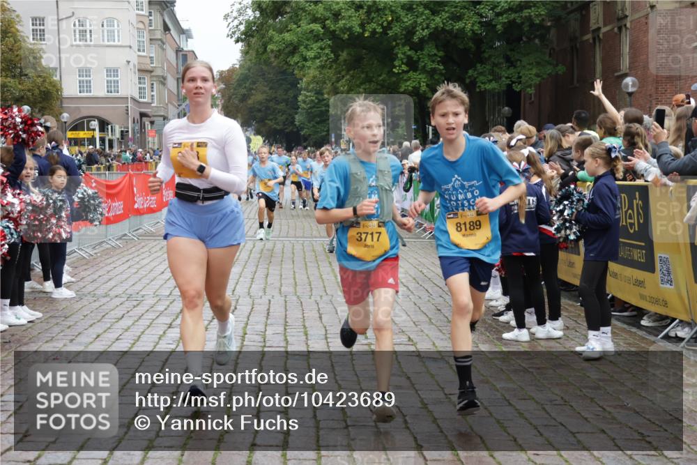 13.09.2026 - Kiel Lauf Yannick Fuchs http://msf.ph/oto/10423689 13.09.2026 09:45:02 Ziel 98, 312, 2456, 2704, 3138, 3517, 3717, 4118, 5562, 5939, 6023, 6135, 8028, 8189, 11043, 12676, 912, 958, 1224, 1849, 1866, 2045, 2212, 2787, 3198, 3209, 4098, 4316, 4693, 5939, 6023, 6895, 7121, 7356, 7430, 7460, 9986, 10777, 11046, 11239, 12161, 12218, 1503, 2282, 2786, 3479, 3503, 3507, 4606, 5103, 5400, 5672, 5811, 6097, 6098, 6556, 8854, 9425, 9760, 9897, 10006, 12347, 12348, 12351, 801, 958, 1053, 1849, 1866, 2045, 2212, 2868, 4098, 4573, 7744, 12318 meine-sportfotos.de