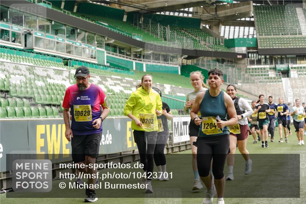 13.09.2026 - 21. swb-Marathon Bremen Michael Burmester http://msf.ph/oto/10423701 13.09.2026 10:46:38 Laufen im Stadion 10137, 10161, 10194, 10202, 10242, 10349, 10430, 10472, 10524, 10535, 10600, 10651, 10895, 10933, 10970, 11050, 11181, 11200, 11244, 11296, 11309, 11367, 11457, 11529, 11530, 11546, 11573, 11574, 11579, 11639, 11675, 11709, 11760, 11821, 12089, 12153, 12177, 12178, 12211, 12285, 12316, 12317, 12374, 12422, 12462, 12539, 10002, 10004, 10005, 10148, 10271, 10303, 10325, 10330, 10335, 10361, 10362, 10459, 10513, 10756, 10779, 10882, 10997 meine-sportfotos.de