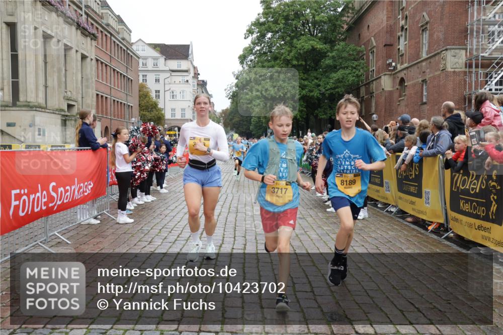 13.09.2026 - Kiel Lauf Yannick Fuchs http://msf.ph/oto/10423702 13.09.2026 09:45:03 Ziel 98, 312, 2456, 2704, 2786, 3138, 3517, 3717, 4118, 5562, 6135, 8028, 8189, 11043, 12676, 912, 958, 1224, 1866, 2045, 2212, 2787, 3198, 3209, 4316, 4693, 5939, 6023, 6895, 7356, 7430, 7460, 9986, 10777, 11046, 11239, 12161, 12218, 1503, 2282, 3479, 3503, 3507, 4606, 5103, 5399, 5400, 5672, 5811, 6097, 6098, 6556, 8854, 9425, 9760, 9897, 10006, 12347, 12348, 12351, 801, 958, 1053, 1849, 1866, 2045, 2212, 2868, 4098, 7744, 12318 meine-sportfotos.de