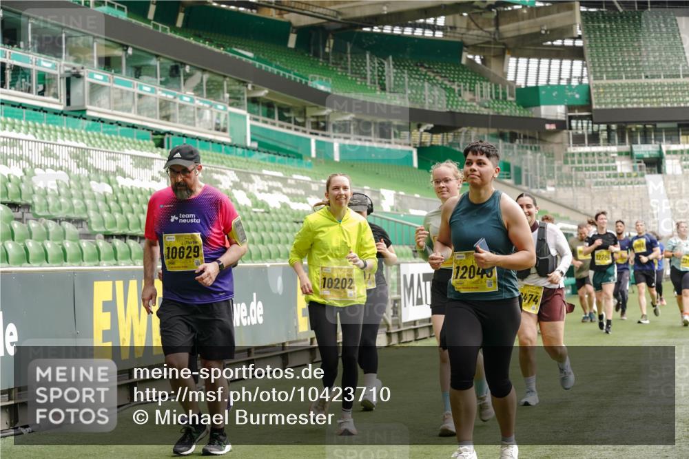 13.09.2026 - 21. swb-Marathon Bremen Michael Burmester http://msf.ph/oto/10423710 13.09.2026 10:46:38 Laufen im Stadion 10137, 10161, 10194, 10202, 10242, 10349, 10430, 10472, 10524, 10535, 10600, 10651, 10895, 10933, 10970, 11050, 11181, 11200, 11244, 11296, 11309, 11367, 11457, 11529, 11530, 11546, 11573, 11574, 11579, 11639, 11675, 11709, 11760, 11821, 12089, 12153, 12177, 12178, 12211, 12285, 12316, 12317, 12374, 12422, 12462, 12539, 10002, 10004, 10005, 10148, 10271, 10303, 10325, 10330, 10335, 10361, 10362, 10459, 10513, 10756, 10779, 10882, 10997 meine-sportfotos.de