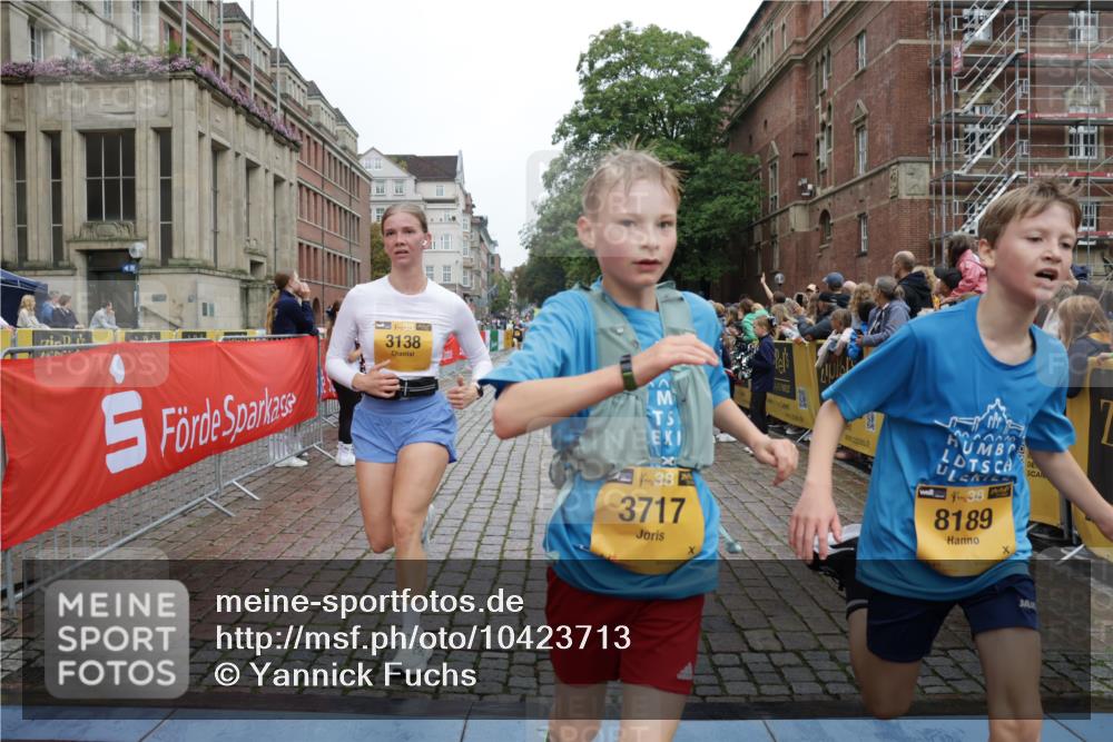 13.09.2026 - Kiel Lauf Yannick Fuchs http://msf.ph/oto/10423713 13.09.2026 09:45:04 Ziel 98, 312, 2456, 2704, 2786, 3138, 3517, 3717, 4118, 5562, 6135, 8028, 8189, 10006, 11043, 12676, 912, 1224, 1866, 2045, 2212, 2787, 3198, 3209, 4118, 4316, 4693, 5939, 6023, 6895, 7356, 7460, 9986, 10777, 11043, 11046, 11239, 12161, 12218, 1503, 2282, 3408, 3479, 3503, 3507, 4606, 5103, 5399, 5400, 5672, 5811, 6097, 6098, 6556, 8854, 9425, 9760, 9897, 12347, 12348, 12351, 801, 958, 1849, 1866, 2045, 2212, 2868, 3198, 4098, 7744 meine-sportfotos.de