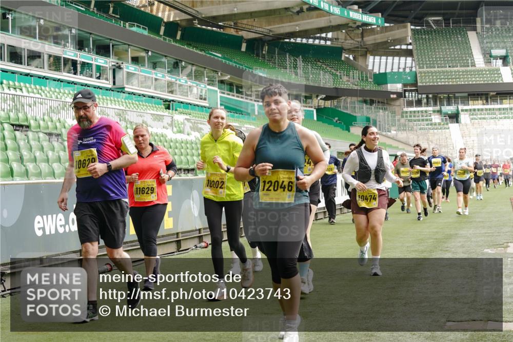 13.09.2026 - 21. swb-Marathon Bremen Michael Burmester http://msf.ph/oto/10423743 13.09.2026 10:46:39 Laufen im Stadion 10137, 10161, 10194, 10202, 10242, 10349, 10430, 10472, 10524, 10535, 10600, 10651, 10895, 10933, 10970, 11050, 11181, 11200, 11244, 11296, 11309, 11367, 11457, 11529, 11530, 11546, 11573, 11574, 11579, 11639, 11675, 11709, 11760, 11821, 12089, 12153, 12157, 12177, 12178, 12211, 12285, 12316, 12317, 12374, 12422, 12462, 12539, 10002, 10004, 10005, 10148, 10271, 10303, 10325, 10330, 10335, 10361, 10362, 10459, 10513, 10756, 10779, 10882, 10997 meine-sportfotos.de