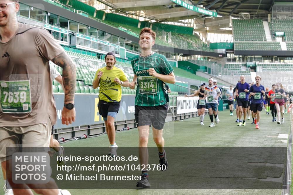 13.09.2026 - 21. swb-Marathon Bremen Michael Burmester http://msf.ph/oto/10423760 13.09.2026 13:23:33 Laufen im Stadion 137, 160, 182, 211, 324, 343, 434, 533, 548, 571, 609, 708, 721, 739, 743, 752, 892, 1157, 1178, 1259, 1273, 1331, 1471, 1597, 1598, 1657, 1669, 1691, 1746, 1788, 1883, 1944, 2213, 2252, 2286, 2290, 2433, 2445, 2465, 2475, 2483, 2495, 2503, 2504, 2526, 2571, 2619, 2685, 2711, 2768, 2776, 2936, 2968, 3252, 3282, 3288, 3289, 3292, 3312, 3347, 3351, 3364, 3395, 3423, 3447, 3505, 3530, 3559, 3682, 3727, 3770, 3784, 3819, 4020, 4054, 4231, 4406, 4407, 4431, 4466, 4467, 4584, 1506 meine-sportfotos.de