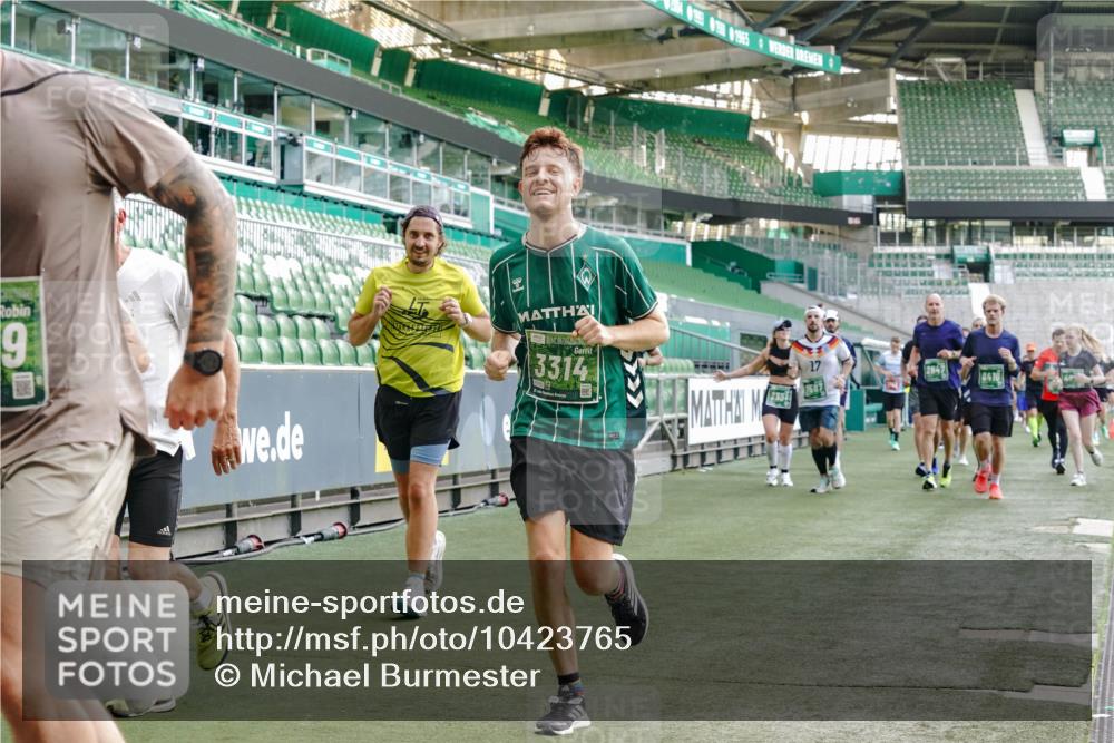 13.09.2026 - 21. swb-Marathon Bremen Michael Burmester http://msf.ph/oto/10423765 13.09.2026 13:23:33 Laufen im Stadion 137, 160, 182, 211, 324, 343, 434, 533, 548, 571, 609, 708, 721, 739, 743, 752, 892, 1157, 1178, 1259, 1273, 1331, 1471, 1597, 1598, 1657, 1669, 1691, 1746, 1788, 1883, 1944, 2213, 2252, 2286, 2290, 2433, 2445, 2465, 2475, 2483, 2495, 2503, 2504, 2526, 2571, 2619, 2685, 2711, 2768, 2776, 2936, 2968, 3252, 3282, 3288, 3289, 3292, 3312, 3347, 3351, 3364, 3395, 3423, 3447, 3505, 3530, 3559, 3682, 3727, 3770, 3784, 3819, 4020, 4054, 4231, 4406, 4407, 4431, 4466, 4467, 4584, 1506 meine-sportfotos.de