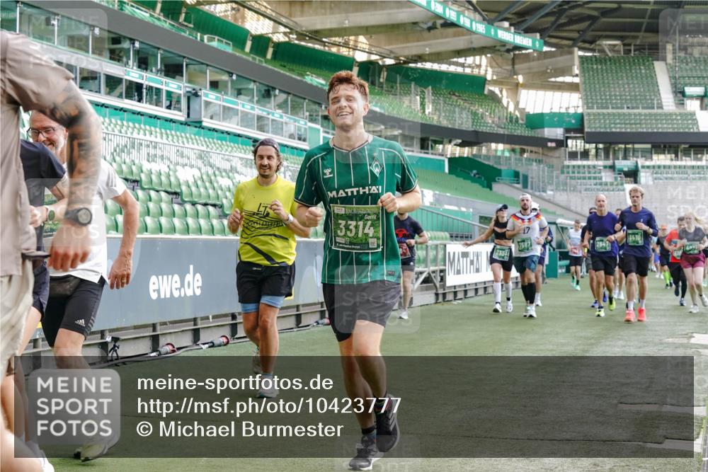 13.09.2026 - 21. swb-Marathon Bremen Michael Burmester http://msf.ph/oto/10423777 13.09.2026 13:23:33 Laufen im Stadion 137, 160, 182, 211, 324, 343, 434, 533, 548, 571, 609, 708, 721, 739, 743, 752, 892, 1157, 1178, 1259, 1273, 1331, 1471, 1597, 1598, 1657, 1669, 1691, 1746, 1788, 1883, 1944, 2213, 2252, 2286, 2290, 2433, 2445, 2465, 2475, 2483, 2495, 2503, 2504, 2526, 2571, 2619, 2685, 2711, 2768, 2776, 2936, 2968, 3252, 3282, 3288, 3289, 3292, 3312, 3347, 3351, 3364, 3395, 3423, 3447, 3505, 3530, 3559, 3682, 3727, 3770, 3784, 3819, 4020, 4054, 4231, 4406, 4407, 4431, 4466, 4467, 4584, 1506 meine-sportfotos.de