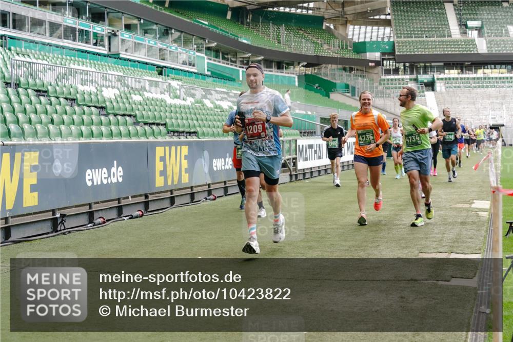 13.09.2026 - 21. swb-Marathon Bremen Michael Burmester http://msf.ph/oto/10423822 13.09.2026 13:00:45 Laufen im Stadion 135, 232, 242, 260, 282, 318, 342, 440, 651, 687, 745, 930, 1067, 1080, 1166, 1209, 1368, 1448, 1493, 1494, 1582, 1650, 1861, 1896, 1935, 1963, 2088, 2289, 2293, 2306, 2322, 2370, 2409, 2427, 2481, 2485, 2490, 2491, 2517, 2560, 2561, 2570, 2627, 2658, 2686, 2700, 2708, 2781, 2806, 2899, 2906, 2914, 2953, 2961, 2967, 3015, 3076, 3105, 3124, 3145, 3168, 3173, 3190, 3273, 3354, 3372, 3374, 3375, 3385, 3480, 3524, 3526, 3642, 3652, 3729, 3774, 3855, 3856, 3861, 3930 meine-sportfotos.de
