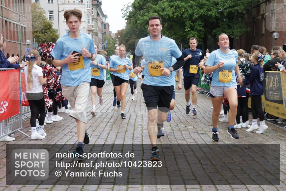 13.09.2026 - Kiel Lauf Yannick Fuchs http://msf.ph/oto/10423823 13.09.2026 09:45:14 Ziel 312, 2282, 2786, 3479, 3503, 3507, 3517, 4606, 5400, 5672, 6097, 6098, 6556, 8854, 9425, 9760, 9897, 10006, 12348, 12351, 98, 1224, 2456, 2704, 3138, 3517, 3717, 4118, 4693, 5562, 5939, 6023, 6135, 7356, 7460, 8028, 8189, 9986, 10777, 11043, 11046, 11239, 12218, 12676, 1023, 1503, 1579, 2017, 2835, 3408, 5103, 5369, 5399, 5811, 6038, 7854, 8152, 9456, 10498, 11939, 12069, 12347, 912, 2787, 3198, 3209, 4316, 4693, 7356, 12218 meine-sportfotos.de