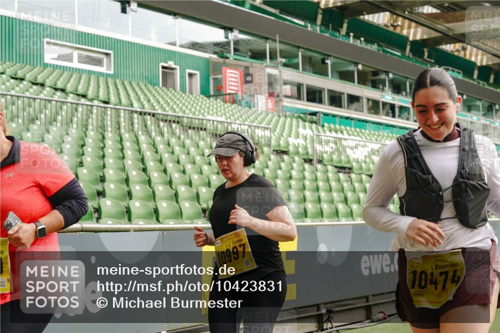13.09.2026 - 21. swb-Marathon Bremen Michael Burmester http://msf.ph/oto/10423831 13.09.2026 10:46:43 Laufen im Stadion 10137, 10161, 10202, 10242, 10349, 10430, 10472, 10524, 10535, 10651, 10895, 10933, 10970, 11050, 11181, 11200, 11244, 11296, 11309, 11367, 11457, 11529, 11530, 11546, 11573, 11574, 11579, 11639, 11675, 11709, 11760, 11821, 12153, 12157, 12177, 12178, 12211, 12285, 12316, 12317, 12374, 12422, 12462, 12539, 10002, 10004, 10005, 10148, 10271, 10303, 10325, 10330, 10335, 10361, 10362, 10459, 10513, 10756, 10779, 10882, 10997, 11355 meine-sportfotos.de