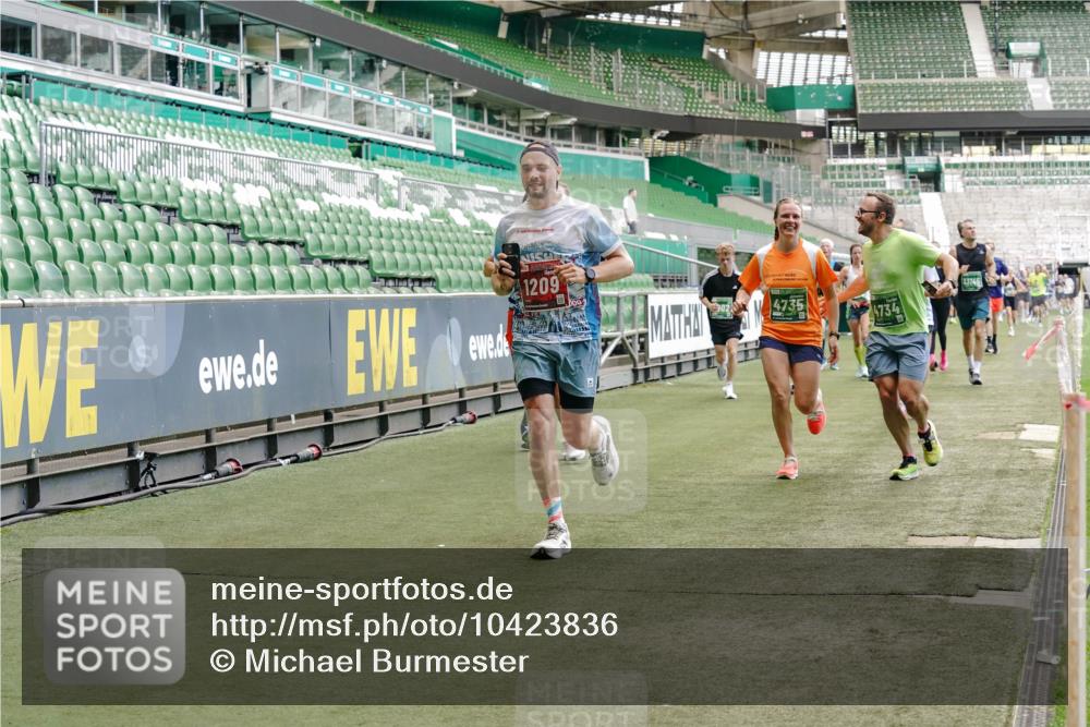 13.09.2026 - 21. swb-Marathon Bremen Michael Burmester http://msf.ph/oto/10423836 13.09.2026 13:00:45 Laufen im Stadion 135, 232, 242, 260, 282, 318, 342, 440, 651, 687, 745, 930, 1067, 1080, 1166, 1209, 1368, 1448, 1493, 1494, 1582, 1650, 1861, 1896, 1935, 1963, 2088, 2289, 2293, 2306, 2322, 2370, 2409, 2427, 2481, 2485, 2490, 2491, 2517, 2560, 2561, 2570, 2627, 2658, 2686, 2700, 2708, 2781, 2806, 2899, 2906, 2914, 2953, 2961, 2967, 3015, 3076, 3105, 3124, 3145, 3168, 3173, 3190, 3273, 3354, 3372, 3374, 3375, 3385, 3480, 3524, 3526, 3642, 3652, 3729, 3774, 3855, 3856, 3861, 3930 meine-sportfotos.de