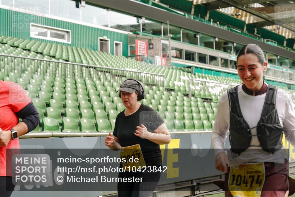 13.09.2026 - 21. swb-Marathon Bremen Michael Burmester http://msf.ph/oto/10423842 13.09.2026 10:46:43 Laufen im Stadion 10137, 10161, 10202, 10242, 10349, 10430, 10472, 10524, 10535, 10651, 10895, 10933, 10970, 11050, 11181, 11200, 11244, 11296, 11309, 11367, 11457, 11529, 11530, 11546, 11573, 11574, 11579, 11639, 11675, 11709, 11760, 11821, 12153, 12157, 12177, 12178, 12211, 12285, 12316, 12317, 12374, 12422, 12462, 12539, 10002, 10004, 10005, 10148, 10271, 10303, 10325, 10330, 10335, 10361, 10362, 10459, 10513, 10756, 10779, 10882, 10997, 11355 meine-sportfotos.de