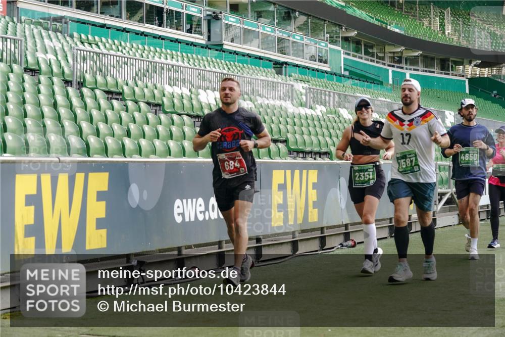 13.09.2026 - 21. swb-Marathon Bremen Michael Burmester http://msf.ph/oto/10423844 13.09.2026 13:23:37 Laufen im Stadion 137, 160, 182, 211, 324, 434, 533, 548, 571, 609, 708, 721, 739, 743, 752, 892, 1157, 1178, 1259, 1273, 1331, 1471, 1597, 1598, 1657, 1691, 1746, 1788, 1883, 1944, 2213, 2252, 2286, 2312, 2433, 2445, 2465, 2475, 2483, 2495, 2503, 2504, 2526, 2571, 2619, 2685, 2711, 2768, 2776, 2936, 2968, 3252, 3282, 3288, 3289, 3292, 3312, 3347, 3351, 3364, 3381, 3395, 3423, 3447, 3505, 3530, 3559, 3727, 3770, 3784, 3819, 4020, 4054, 4231, 4406, 4407, 4431, 4466, 4467, 4584, 1506 meine-sportfotos.de
