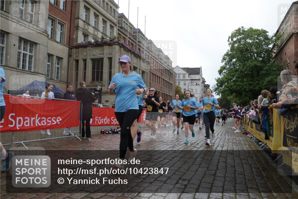 13.09.2026 - Kiel Lauf Yannick Fuchs http://msf.ph/oto/10423847 13.09.2026 10:59:23 Ziel 1825, 1835, 2385, 2394, 2639, 2771, 2828, 4342, 4897, 5519, 5891, 5977, 5987, 6693, 7066, 7112, 7527, 7734, 8208, 9227, 9242, 9684, 9700, 9778, 10251, 10453, 10536, 10799, 10871, 11016, 11177, 11202, 11340, 11350, 12482, 724, 788, 1085, 1094, 1729, 1990, 2265, 2557, 2559, 2862, 2994, 3332, 3480, 3943, 3944, 4192, 4609, 5188, 5836, 7417, 7757, 8059, 8188, 8348, 9306, 9313, 9387, 9405, 10167, 10255, 10551, 10654, 10655, 10969, 11087, 11126, 11585, 12223, 12520, 620 meine-sportfotos.de