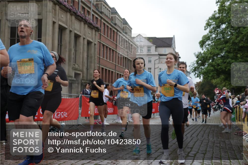 13.09.2026 - Kiel Lauf Yannick Fuchs http://msf.ph/oto/10423850 13.09.2026 10:59:23 Ziel 1825, 1835, 2385, 2394, 2639, 2771, 2828, 4342, 4897, 5519, 5891, 5977, 5987, 6693, 7066, 7112, 7527, 7734, 8208, 9227, 9242, 9684, 9700, 9778, 10251, 10453, 10536, 10799, 10871, 11016, 11177, 11202, 11340, 11350, 12482, 724, 788, 1085, 1094, 1729, 1990, 2265, 2557, 2559, 2862, 2994, 3332, 3480, 3943, 3944, 4192, 4609, 5188, 5836, 7417, 7757, 8059, 8188, 8348, 9306, 9313, 9387, 9405, 10167, 10255, 10551, 10654, 10655, 10969, 11087, 11126, 11585, 12223, 12520, 620 meine-sportfotos.de
