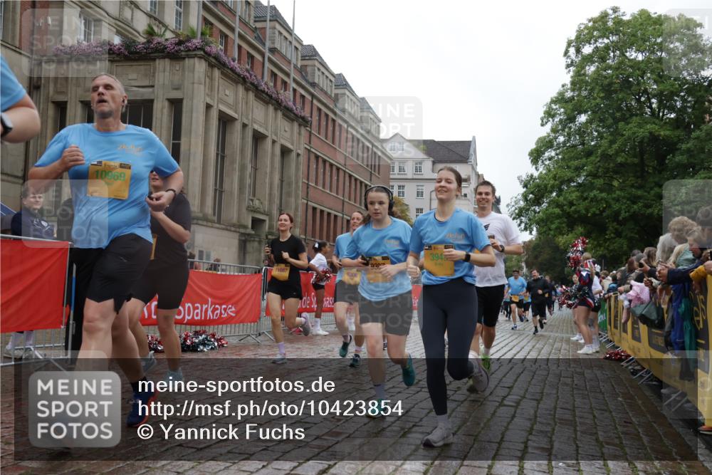 13.09.2026 - Kiel Lauf Yannick Fuchs http://msf.ph/oto/10423854 13.09.2026 10:59:24 Ziel 1825, 1835, 2385, 2394, 2639, 2771, 2828, 4342, 4897, 5519, 5891, 5977, 5987, 6693, 7066, 7112, 7527, 7734, 8208, 9227, 9242, 9684, 9700, 9778, 10251, 10453, 10536, 10799, 10871, 11016, 11177, 11202, 11340, 11350, 12359, 12482, 724, 788, 1085, 1094, 1729, 1990, 2265, 2385, 2557, 2559, 2862, 3332, 3480, 3943, 3944, 4192, 4609, 5188, 5836, 7417, 7757, 8059, 8188, 8348, 9306, 9313, 9387, 9405, 10167, 10255, 10551, 10654, 10655, 10969, 11087, 11126, 11585, 12223, 12520, 620 meine-sportfotos.de
