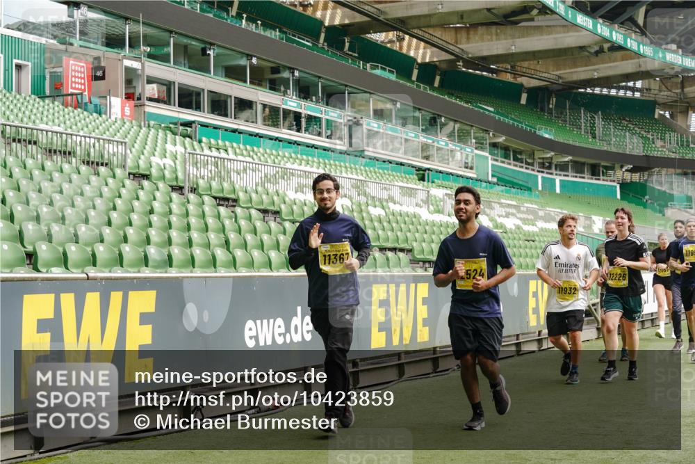13.09.2026 - 21. swb-Marathon Bremen Michael Burmester http://msf.ph/oto/10423859 13.09.2026 10:46:44 Laufen im Stadion 10137, 10161, 10202, 10242, 10349, 10430, 10472, 10524, 10535, 10651, 10895, 10933, 10970, 11050, 11181, 11200, 11244, 11296, 11309, 11367, 11457, 11529, 11530, 11546, 11573, 11574, 11579, 11639, 11675, 11709, 11760, 11821, 12153, 12157, 12177, 12178, 12211, 12285, 12316, 12317, 12374, 12422, 12462, 12539, 10002, 10004, 10005, 10148, 10271, 10303, 10325, 10330, 10335, 10361, 10362, 10459, 10513, 10756, 10779, 10882, 10997, 11355 meine-sportfotos.de