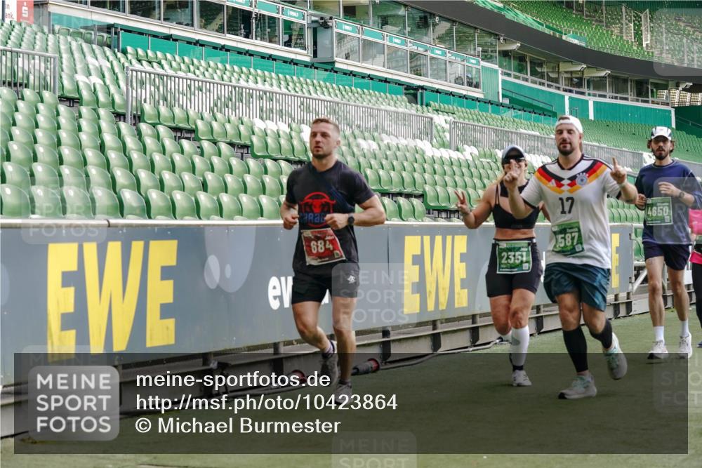 13.09.2026 - 21. swb-Marathon Bremen Michael Burmester http://msf.ph/oto/10423864 13.09.2026 13:23:37 Laufen im Stadion 137, 160, 182, 211, 324, 434, 533, 548, 571, 609, 708, 721, 739, 743, 752, 892, 1157, 1178, 1259, 1273, 1331, 1471, 1597, 1598, 1657, 1691, 1746, 1788, 1883, 1944, 2213, 2252, 2286, 2312, 2433, 2445, 2465, 2475, 2483, 2495, 2503, 2504, 2526, 2571, 2619, 2685, 2711, 2768, 2776, 2936, 2968, 3252, 3282, 3288, 3289, 3292, 3312, 3347, 3351, 3364, 3381, 3395, 3423, 3447, 3505, 3530, 3559, 3727, 3770, 3784, 3819, 4020, 4054, 4231, 4406, 4407, 4431, 4466, 4467, 4584, 1506 meine-sportfotos.de