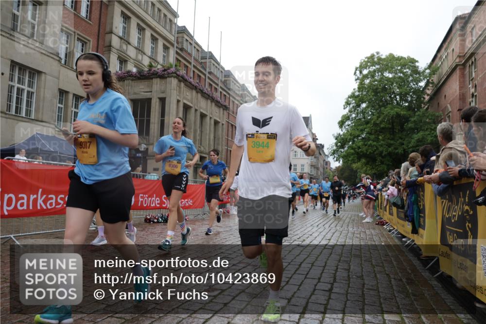 13.09.2026 - Kiel Lauf Yannick Fuchs http://msf.ph/oto/10423869 13.09.2026 10:59:25 Ziel 1825, 1835, 2394, 2639, 2771, 2828, 4342, 4897, 5519, 5891, 5977, 5987, 6693, 7066, 7112, 7527, 7734, 8208, 9227, 9242, 9684, 9700, 9778, 10251, 10453, 10536, 10799, 10871, 11016, 11177, 11202, 11340, 11350, 12359, 12482, 724, 788, 1085, 1094, 1729, 1990, 2265, 2385, 2557, 2559, 2862, 3332, 3480, 3943, 3944, 4192, 4609, 5188, 5836, 7417, 7757, 8188, 9306, 9313, 9387, 9405, 10167, 10255, 10551, 10654, 10655, 10871, 10969, 11087, 11126, 11585, 12223, 12520, 620, 1729 meine-sportfotos.de
