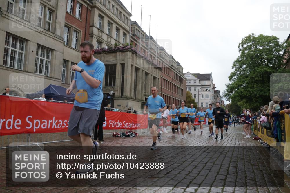 13.09.2026 - Kiel Lauf Yannick Fuchs http://msf.ph/oto/10423888 13.09.2026 10:59:27 Ziel 620, 1825, 1835, 2354, 2394, 2771, 2828, 3348, 4342, 4897, 5891, 5977, 5987, 6693, 7066, 7112, 7527, 7734, 8208, 9242, 9684, 9700, 9778, 10251, 10453, 10536, 10799, 11016, 11177, 11202, 11340, 12359, 724, 788, 1085, 1094, 1729, 1990, 2265, 2385, 2557, 2639, 2862, 3332, 3480, 4192, 4609, 5188, 5519, 5836, 7417, 7757, 8188, 9227, 9242, 9306, 9313, 9405, 10167, 10255, 10551, 10654, 10655, 10871, 11126, 11585, 12223, 12520, 1729 meine-sportfotos.de