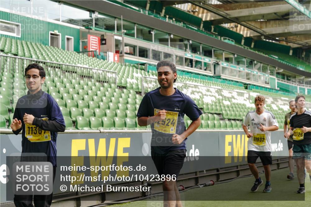 13.09.2026 - 21. swb-Marathon Bremen Michael Burmester http://msf.ph/oto/10423896 13.09.2026 10:46:46 Laufen im Stadion 10161, 10202, 10242, 10349, 10430, 10472, 10524, 10535, 10651, 10895, 10933, 10970, 11050, 11181, 11244, 11296, 11309, 11367, 11457, 11529, 11530, 11546, 11573, 11574, 11579, 11639, 11675, 11709, 11760, 11821, 12153, 12157, 12177, 12178, 12211, 12285, 12316, 12317, 12374, 12422, 12462, 10002, 10004, 10005, 10148, 10271, 10303, 10325, 10330, 10335, 10361, 10362, 10459, 10513, 10629, 10756, 10779, 10882, 10997, 11355 meine-sportfotos.de
