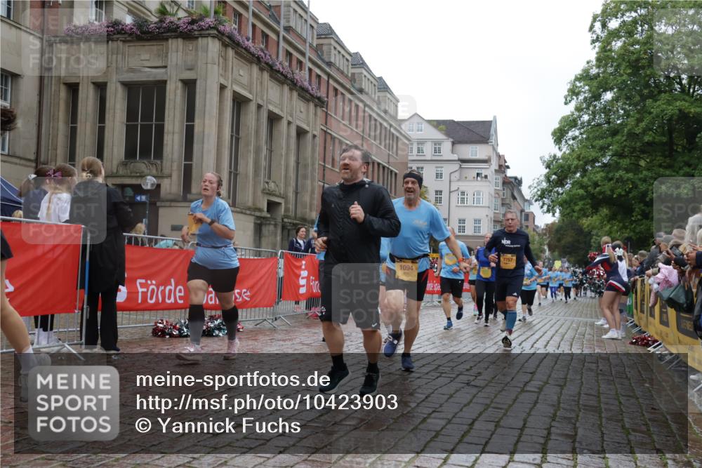 13.09.2026 - Kiel Lauf Yannick Fuchs http://msf.ph/oto/10423903 13.09.2026 10:59:29 Ziel 620, 1825, 1835, 2354, 2394, 2771, 2828, 3108, 3348, 3663, 4342, 5891, 5977, 5987, 6693, 7066, 7112, 7527, 7734, 8208, 9684, 9700, 9778, 9971, 10157, 10453, 10536, 10799, 11016, 11177, 11202, 11340, 12359, 724, 788, 1085, 1094, 1825, 1990, 2265, 2385, 2557, 2639, 2862, 3332, 3480, 4192, 4609, 4897, 5188, 5519, 5836, 7417, 7527, 7757, 8188, 9227, 9242, 9405, 10167, 10251, 10255, 10551, 10654, 10655, 10871, 11126, 11585, 12223, 12520, 1729 meine-sportfotos.de