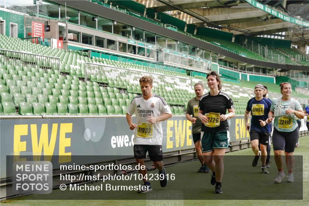 13.09.2026 - 21. swb-Marathon Bremen Michael Burmester http://msf.ph/oto/10423916 13.09.2026 10:46:47 Laufen im Stadion 10161, 10202, 10242, 10349, 10430, 10472, 10524, 10535, 10651, 10895, 10933, 10970, 11050, 11181, 11244, 11296, 11309, 11367, 11457, 11529, 11530, 11546, 11573, 11574, 11579, 11639, 11675, 11709, 11760, 11821, 12153, 12157, 12177, 12178, 12211, 12285, 12316, 12317, 12374, 12422, 12462, 10002, 10004, 10005, 10148, 10271, 10303, 10325, 10330, 10335, 10361, 10362, 10459, 10513, 10629, 10756, 10779, 10882, 10997, 11307, 11355 meine-sportfotos.de