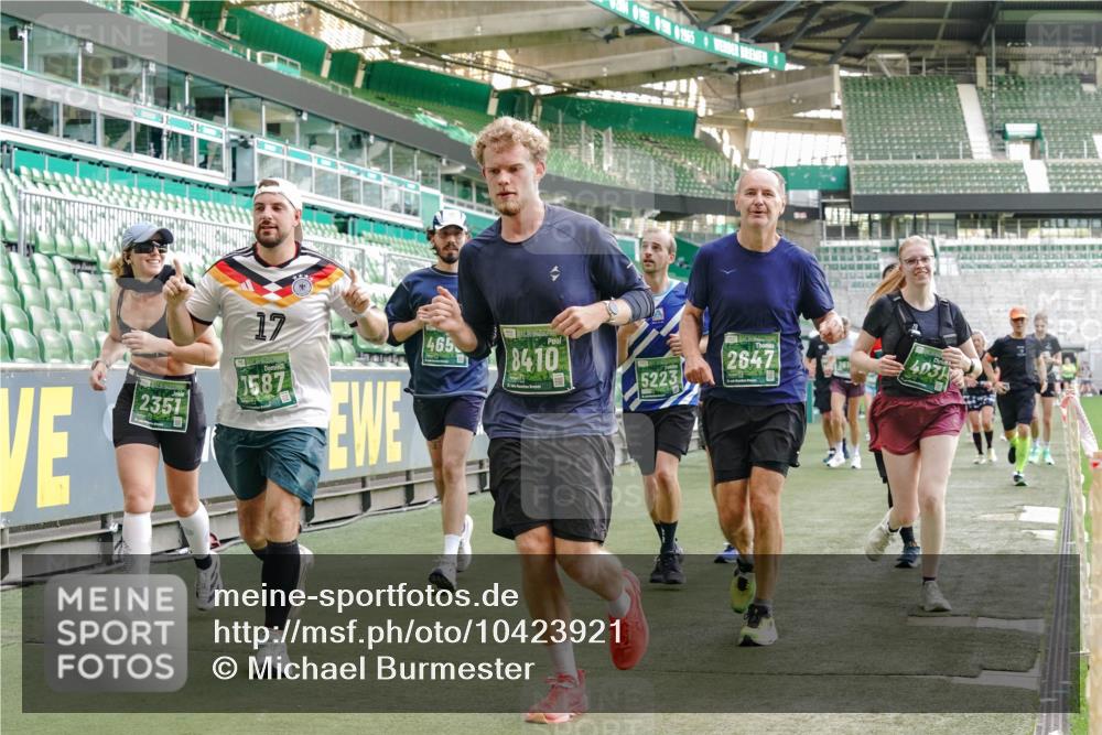 13.09.2026 - 21. swb-Marathon Bremen Michael Burmester http://msf.ph/oto/10423921 13.09.2026 13:23:38 Laufen im Stadion 137, 160, 182, 211, 324, 434, 533, 548, 571, 609, 708, 721, 739, 743, 752, 892, 1157, 1178, 1259, 1273, 1331, 1471, 1597, 1598, 1657, 1691, 1746, 1788, 1883, 1944, 2213, 2252, 2286, 2312, 2433, 2445, 2465, 2475, 2483, 2495, 2503, 2504, 2526, 2571, 2619, 2685, 2711, 2768, 2776, 2936, 2968, 3252, 3282, 3288, 3289, 3292, 3312, 3347, 3351, 3364, 3381, 3395, 3423, 3447, 3505, 3530, 3559, 3727, 3770, 3784, 3819, 4020, 4054, 4231, 4406, 4407, 4431, 4466, 4467, 4584, 1506 meine-sportfotos.de