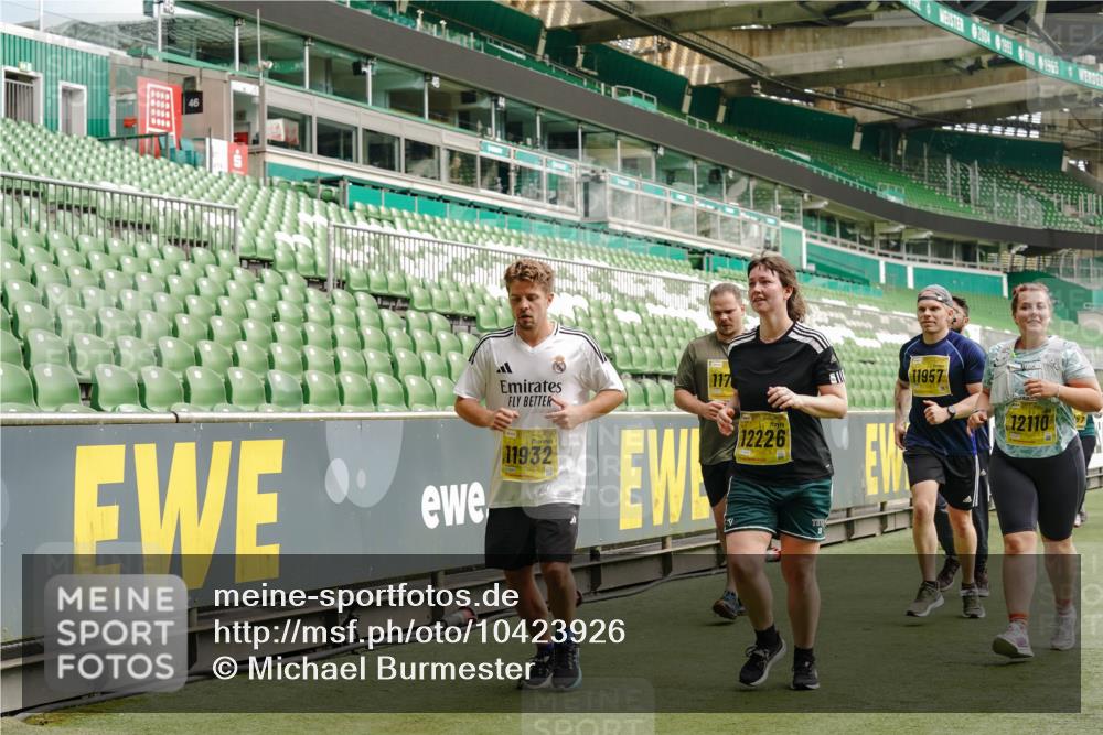 13.09.2026 - 21. swb-Marathon Bremen Michael Burmester http://msf.ph/oto/10423926 13.09.2026 10:46:47 Laufen im Stadion 10161, 10202, 10242, 10349, 10430, 10472, 10524, 10535, 10651, 10895, 10933, 10970, 11050, 11181, 11244, 11296, 11309, 11367, 11457, 11529, 11530, 11546, 11573, 11574, 11579, 11639, 11675, 11709, 11760, 11821, 12153, 12157, 12177, 12178, 12211, 12285, 12316, 12317, 12374, 12422, 12462, 10002, 10004, 10005, 10148, 10271, 10303, 10325, 10330, 10335, 10361, 10362, 10459, 10513, 10629, 10756, 10779, 10882, 10997, 11307, 11355 meine-sportfotos.de