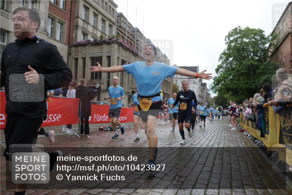 13.09.2026 - Kiel Lauf Yannick Fuchs http://msf.ph/oto/10423927 13.09.2026 10:59:30 Ziel 620, 683, 1835, 2354, 2394, 2771, 2828, 3108, 3113, 3348, 3663, 4342, 5382, 5891, 5977, 5987, 6693, 7066, 7112, 7734, 8208, 9684, 9700, 9778, 9971, 10157, 10453, 10536, 10799, 11016, 11177, 11202, 11340, 12359, 12408, 724, 788, 1085, 1094, 1825, 1990, 2265, 2385, 2557, 2639, 2862, 3332, 3480, 4192, 4342, 4609, 4897, 5188, 5519, 5836, 7417, 7527, 7757, 8188, 9227, 9242, 9405, 10167, 10251, 10255, 10551, 10654, 10655, 10871, 11126, 11585, 12520, 1729 meine-sportfotos.de