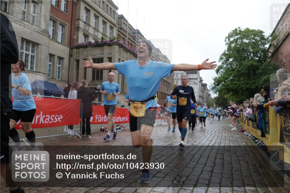 13.09.2026 - Kiel Lauf Yannick Fuchs http://msf.ph/oto/10423930 13.09.2026 10:59:30 Ziel 620, 683, 1835, 2354, 2394, 2771, 2828, 3108, 3113, 3348, 3663, 4342, 5382, 5891, 5977, 5987, 6693, 7066, 7112, 7734, 8208, 9684, 9700, 9778, 9971, 10157, 10453, 10536, 10799, 11016, 11177, 11202, 11340, 12359, 12408, 724, 788, 1085, 1094, 1825, 1990, 2265, 2385, 2557, 2639, 2862, 3332, 3480, 4192, 4342, 4609, 4897, 5188, 5519, 5836, 7417, 7527, 7757, 8188, 9227, 9242, 9405, 10167, 10251, 10255, 10551, 10654, 10655, 10871, 11126, 11585, 12520, 1729 meine-sportfotos.de