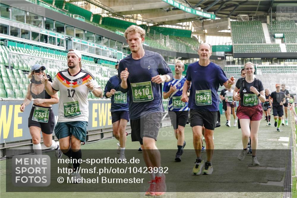 13.09.2026 - 21. swb-Marathon Bremen Michael Burmester http://msf.ph/oto/10423932 13.09.2026 13:23:39 Laufen im Stadion 137, 160, 182, 211, 324, 434, 533, 548, 571, 609, 708, 721, 739, 743, 752, 892, 1157, 1178, 1259, 1273, 1331, 1471, 1597, 1598, 1657, 1691, 1746, 1788, 1883, 1944, 2095, 2213, 2252, 2286, 2312, 2323, 2433, 2445, 2465, 2475, 2483, 2495, 2503, 2504, 2526, 2571, 2619, 2685, 2711, 2768, 2776, 2936, 2968, 3252, 3282, 3288, 3289, 3292, 3312, 3347, 3351, 3364, 3381, 3395, 3423, 3447, 3505, 3530, 3559, 3727, 3770, 3784, 3819, 4020, 4054, 4231, 4406, 4407, 4431, 4466, 4467, 4584 meine-sportfotos.de