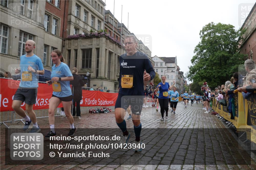 13.09.2026 - Kiel Lauf Yannick Fuchs http://msf.ph/oto/10423940 13.09.2026 10:59:31 Ziel 620, 683, 1835, 2354, 2394, 2771, 2828, 3108, 3113, 3348, 3663, 5173, 5382, 5608, 5891, 5977, 5987, 6693, 7066, 7112, 7734, 8208, 9684, 9700, 9778, 9971, 10157, 10453, 10536, 10799, 11016, 11177, 11202, 12359, 12408, 724, 788, 1085, 1094, 1825, 1990, 2385, 2557, 2639, 2862, 3332, 3480, 4192, 4342, 4609, 4897, 5188, 5519, 5836, 5891, 7417, 7527, 7734, 7757, 8188, 9227, 9242, 9405, 10167, 10251, 10255, 10551, 10654, 10655, 10871, 11126, 11585, 1729 meine-sportfotos.de