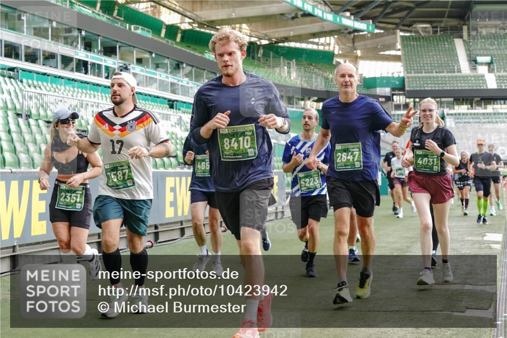 13.09.2026 - 21. swb-Marathon Bremen Michael Burmester http://msf.ph/oto/10423942 13.09.2026 13:23:39 Laufen im Stadion 137, 160, 182, 211, 324, 434, 533, 548, 571, 609, 708, 721, 739, 743, 752, 892, 1157, 1178, 1259, 1273, 1331, 1471, 1597, 1598, 1657, 1691, 1746, 1788, 1883, 1944, 2095, 2213, 2252, 2286, 2312, 2323, 2433, 2445, 2465, 2475, 2483, 2495, 2503, 2504, 2526, 2571, 2619, 2685, 2711, 2768, 2776, 2936, 2968, 3252, 3282, 3288, 3289, 3292, 3312, 3347, 3351, 3364, 3381, 3395, 3423, 3447, 3505, 3530, 3559, 3727, 3770, 3784, 3819, 4020, 4054, 4231, 4406, 4407, 4431, 4466, 4467, 4584 meine-sportfotos.de