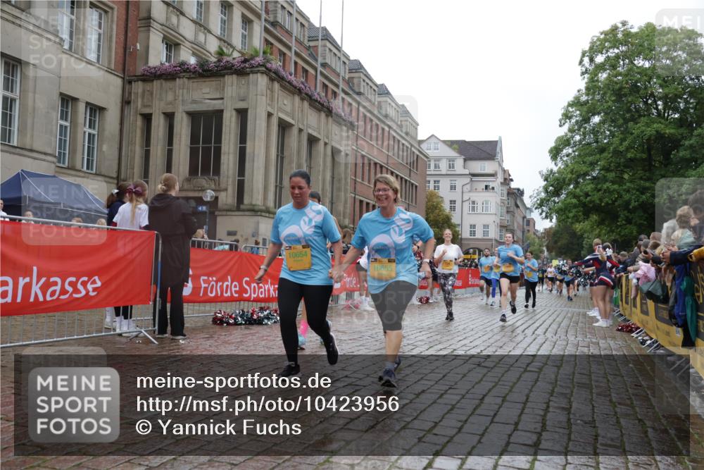 13.09.2026 - Kiel Lauf Yannick Fuchs http://msf.ph/oto/10423956 13.09.2026 10:59:34 Ziel 620, 683, 1835, 2354, 2394, 2771, 3108, 3113, 3176, 3348, 3663, 5173, 5382, 5608, 5977, 6693, 7112, 7454, 7614, 8208, 8234, 8723, 8884, 9700, 9778, 9971, 10157, 10799, 10918, 11016, 11177, 11202, 12359, 12408, 724, 1825, 2385, 2557, 2639, 2828, 2862, 3332, 3480, 4192, 4342, 4609, 4897, 5188, 5519, 5836, 5891, 5987, 7066, 7112, 7417, 7527, 7734, 8188, 9227, 9242, 9405, 9684, 9700, 10167, 10251, 10255, 10453, 10536, 10551, 10654, 10655, 10871, 11126, 11585, 1729 meine-sportfotos.de
