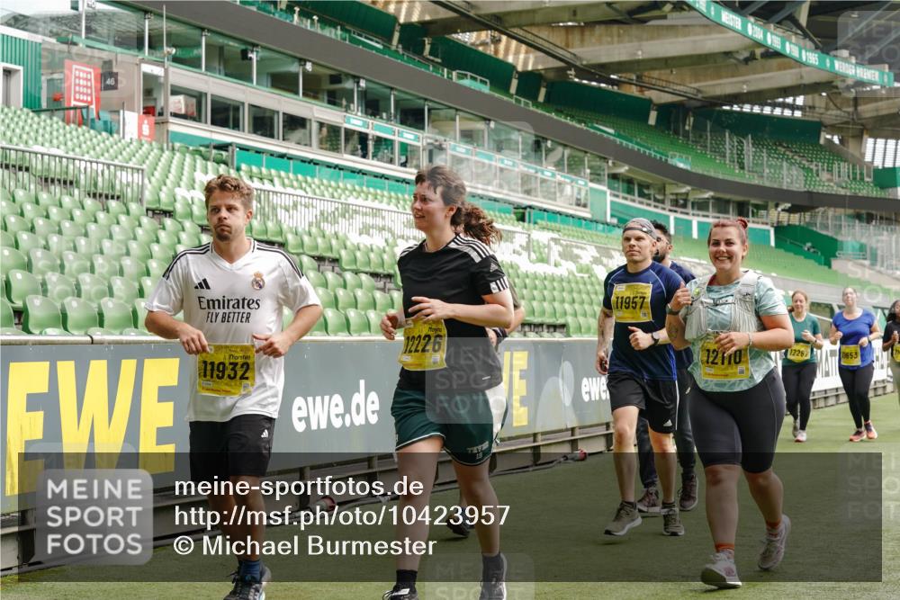 13.09.2026 - 21. swb-Marathon Bremen Michael Burmester http://msf.ph/oto/10423957 13.09.2026 10:46:48 Laufen im Stadion 10161, 10202, 10242, 10349, 10430, 10472, 10524, 10535, 10651, 10895, 10933, 10970, 11050, 11181, 11244, 11296, 11309, 11367, 11457, 11529, 11530, 11546, 11573, 11574, 11579, 11639, 11675, 11709, 11760, 11821, 12153, 12157, 12177, 12178, 12211, 12285, 12316, 12317, 12374, 12422, 12462, 10002, 10004, 10005, 10148, 10271, 10303, 10325, 10330, 10335, 10361, 10362, 10459, 10513, 10629, 10756, 10779, 10882, 10997, 11307, 11355 meine-sportfotos.de