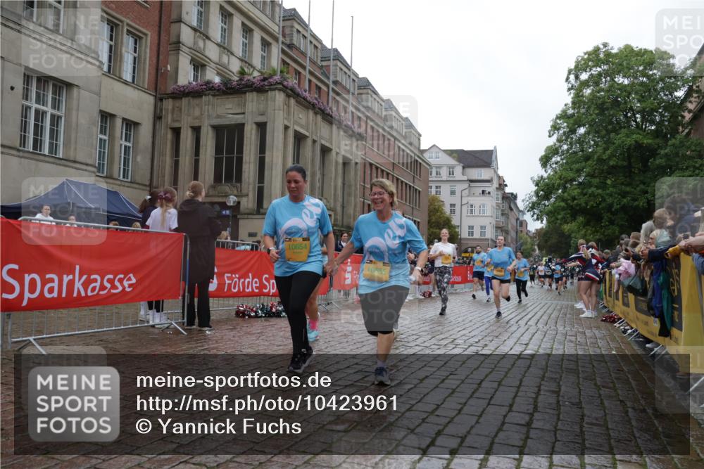 13.09.2026 - Kiel Lauf Yannick Fuchs http://msf.ph/oto/10423961 13.09.2026 10:59:34 Ziel 620, 683, 1835, 2354, 2394, 2771, 3108, 3113, 3176, 3348, 3663, 5173, 5382, 5608, 5977, 6693, 7112, 7454, 7614, 8208, 8234, 8723, 8884, 9700, 9778, 9971, 10157, 10799, 10918, 11016, 11177, 11202, 12359, 12408, 724, 1825, 2385, 2557, 2639, 2828, 2862, 3332, 3480, 4192, 4342, 4609, 4897, 5188, 5519, 5836, 5891, 5987, 7066, 7112, 7417, 7527, 7734, 8188, 9227, 9242, 9405, 9684, 9700, 10167, 10251, 10255, 10453, 10536, 10551, 10654, 10655, 10871, 11126, 11585, 1729 meine-sportfotos.de