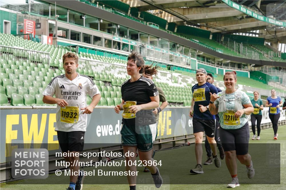 13.09.2026 - 21. swb-Marathon Bremen Michael Burmester http://msf.ph/oto/10423964 13.09.2026 10:46:48 Laufen im Stadion 10161, 10202, 10242, 10349, 10430, 10472, 10524, 10535, 10651, 10895, 10933, 10970, 11050, 11181, 11244, 11296, 11309, 11367, 11457, 11529, 11530, 11546, 11573, 11574, 11579, 11639, 11675, 11709, 11760, 11821, 12153, 12157, 12177, 12178, 12211, 12285, 12316, 12317, 12374, 12422, 12462, 10002, 10004, 10005, 10148, 10271, 10303, 10325, 10330, 10335, 10361, 10362, 10459, 10513, 10629, 10756, 10779, 10882, 10997, 11307, 11355 meine-sportfotos.de